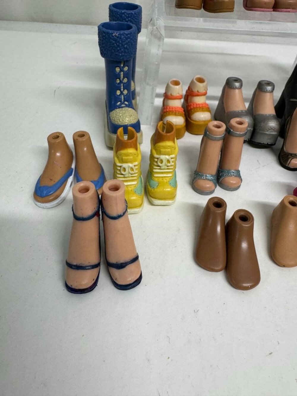 Bratz Dolls Shoes and Feet Boys & Girls 28 pair - Picture 8 of 8